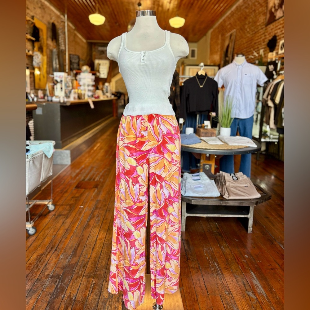 Brighten your downtime with Z-Supply’s floral neon lounge pants!